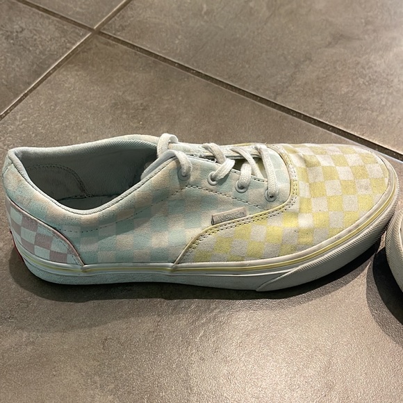 Vans - Picture 2 of 7